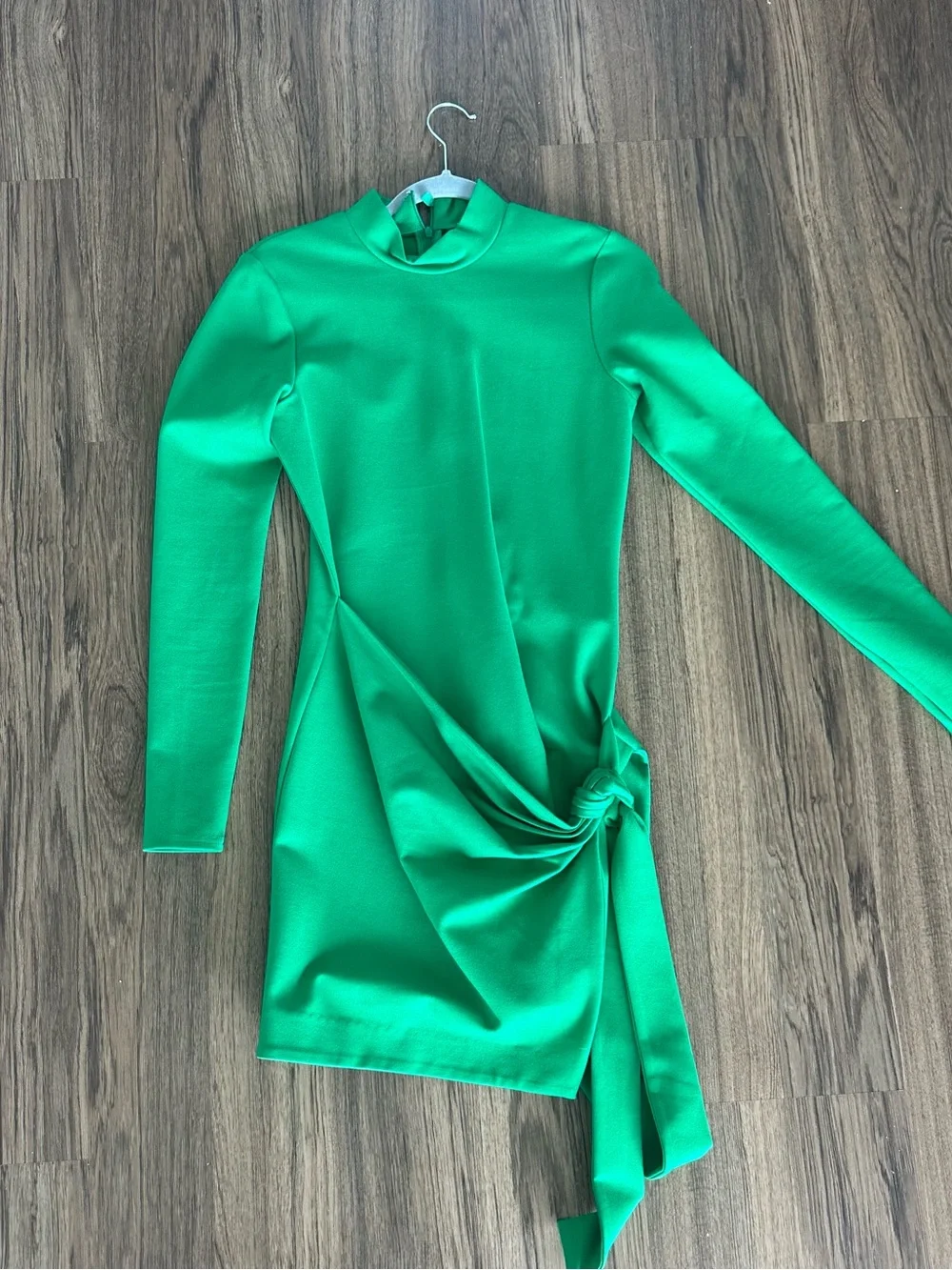 Green Long-Sleeve Knot-Detail Mini Dress - Picture 2 of 3